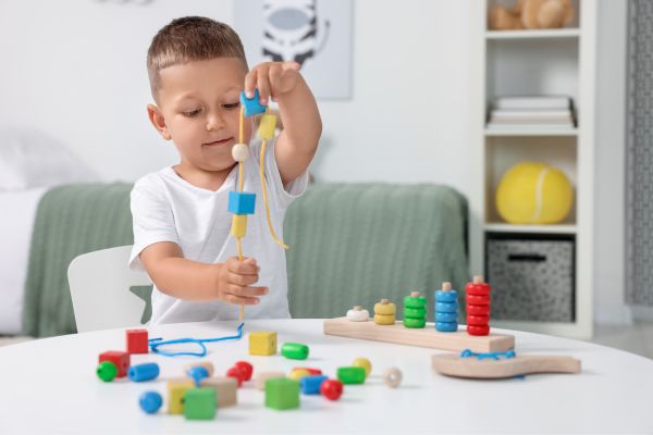 fine motor skills vs gross motor skills