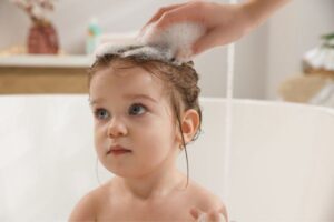 How to Wash a Baby’s Hair the Right Way